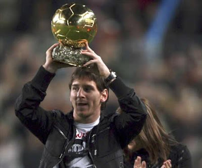 foto de messi levantando balon de oro