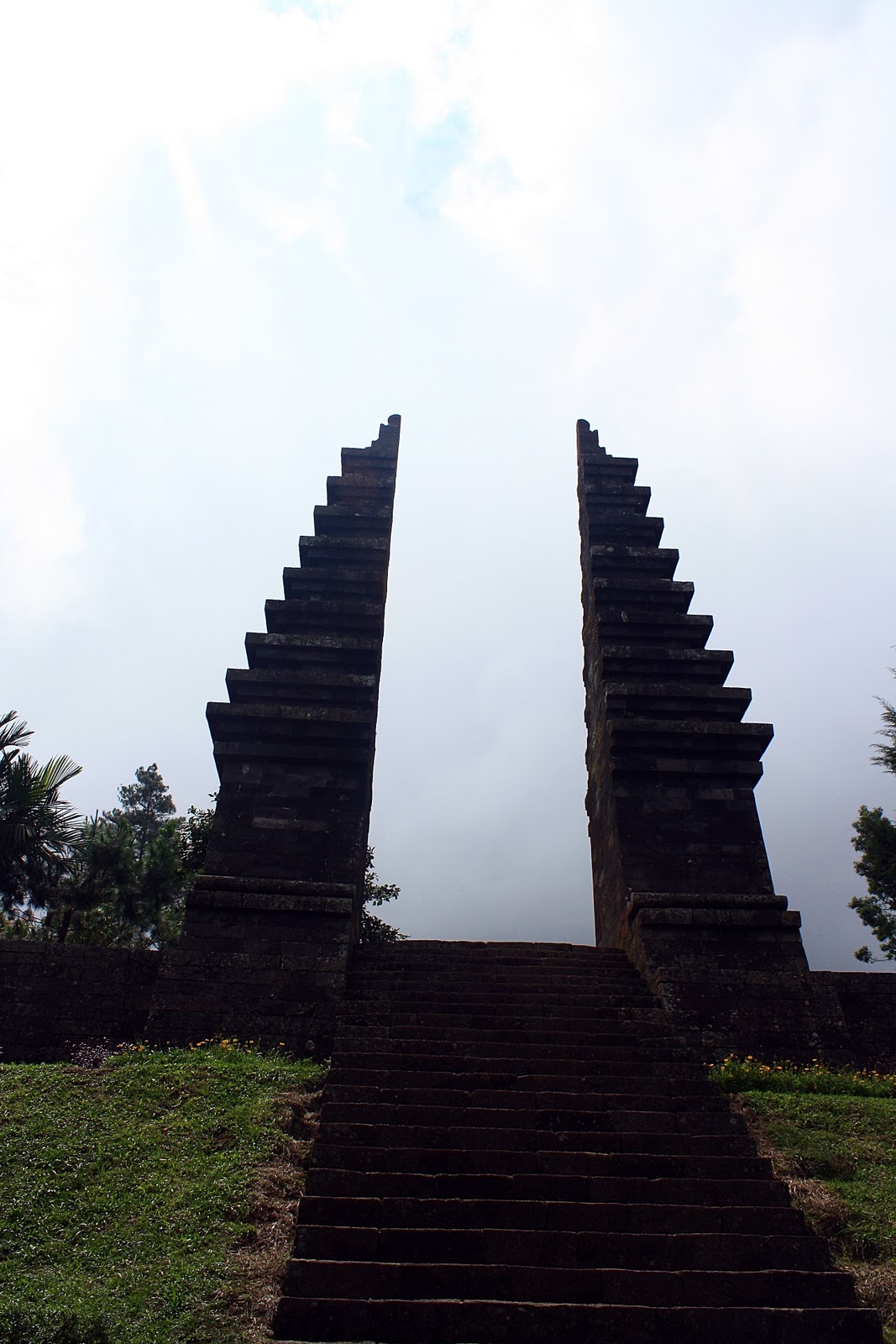 Download this Gapura Candi Bentar picture