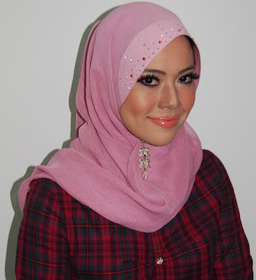 Material: Bawal Jepun & SwarovskiKod: B100Harga: RM125