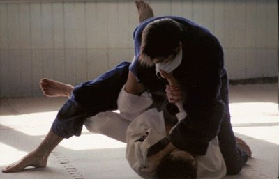 external image jule_judo_hold.jpg
