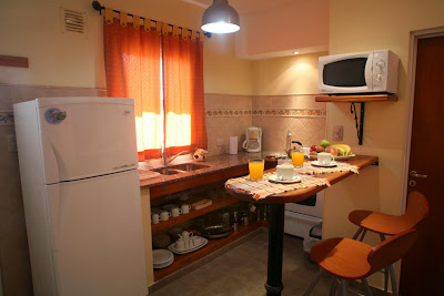 Complejo "Mar Nuestro": Cocina con barra desayunadora y totalmente equipada