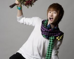 http://2.bp.blogspot.com/_QM2-6hVKZbQ/TAtFZSMX1XI/AAAAAAAAKvA/Vt4vdmgRU8A/s400/Superjunior_EunHyuk.jpg