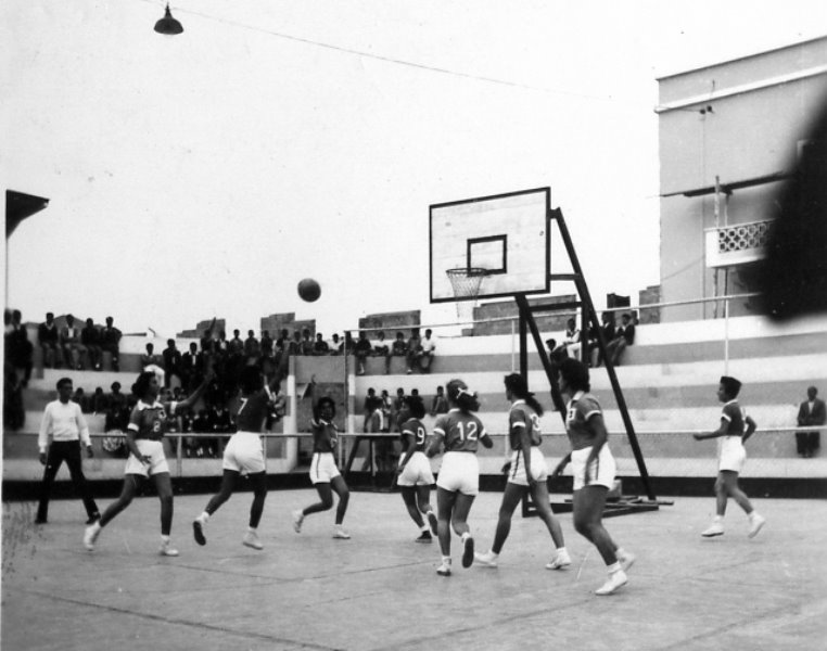 [basquete+ginasio.jpg]