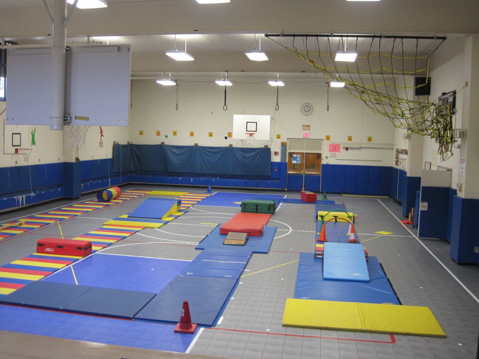 Гимнастическият салон School+Gym