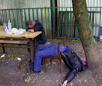 http://2.bp.blogspot.com/_QOg76Evbln0/SB1Ma2u77_I/AAAAAAAAAc0/olCpUvivfE4/s400/yoga-bebado.jpg