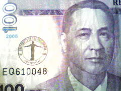 A hundred-peso bill with the Centennial logo