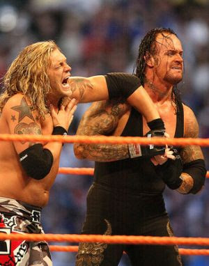 صور مصارعين  Edge+vs+undertaker