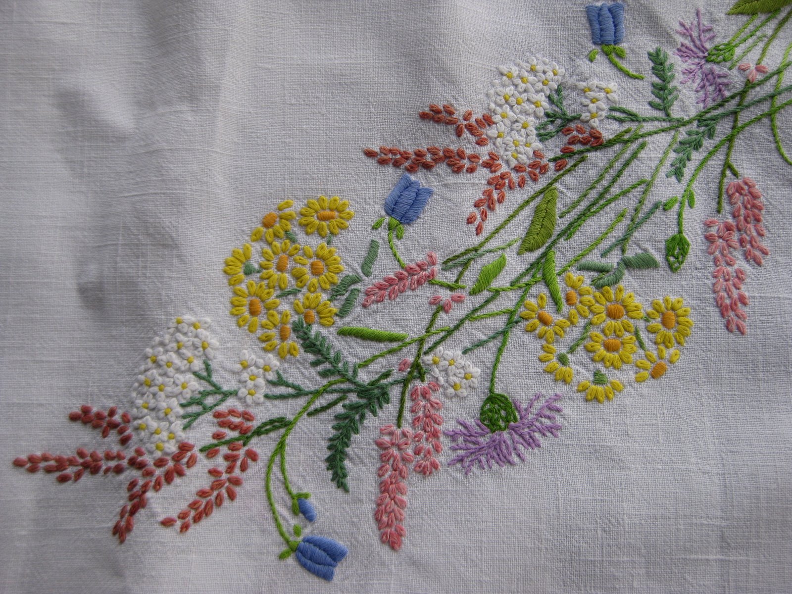 Tanglewood wldfos another embroidered bouquet of flowers