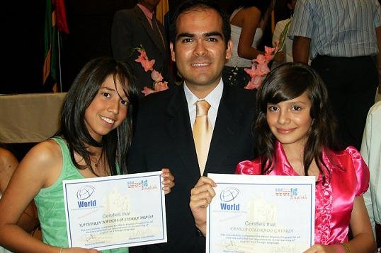 Grad. con mii profe d iingles ii una compañera!-!
