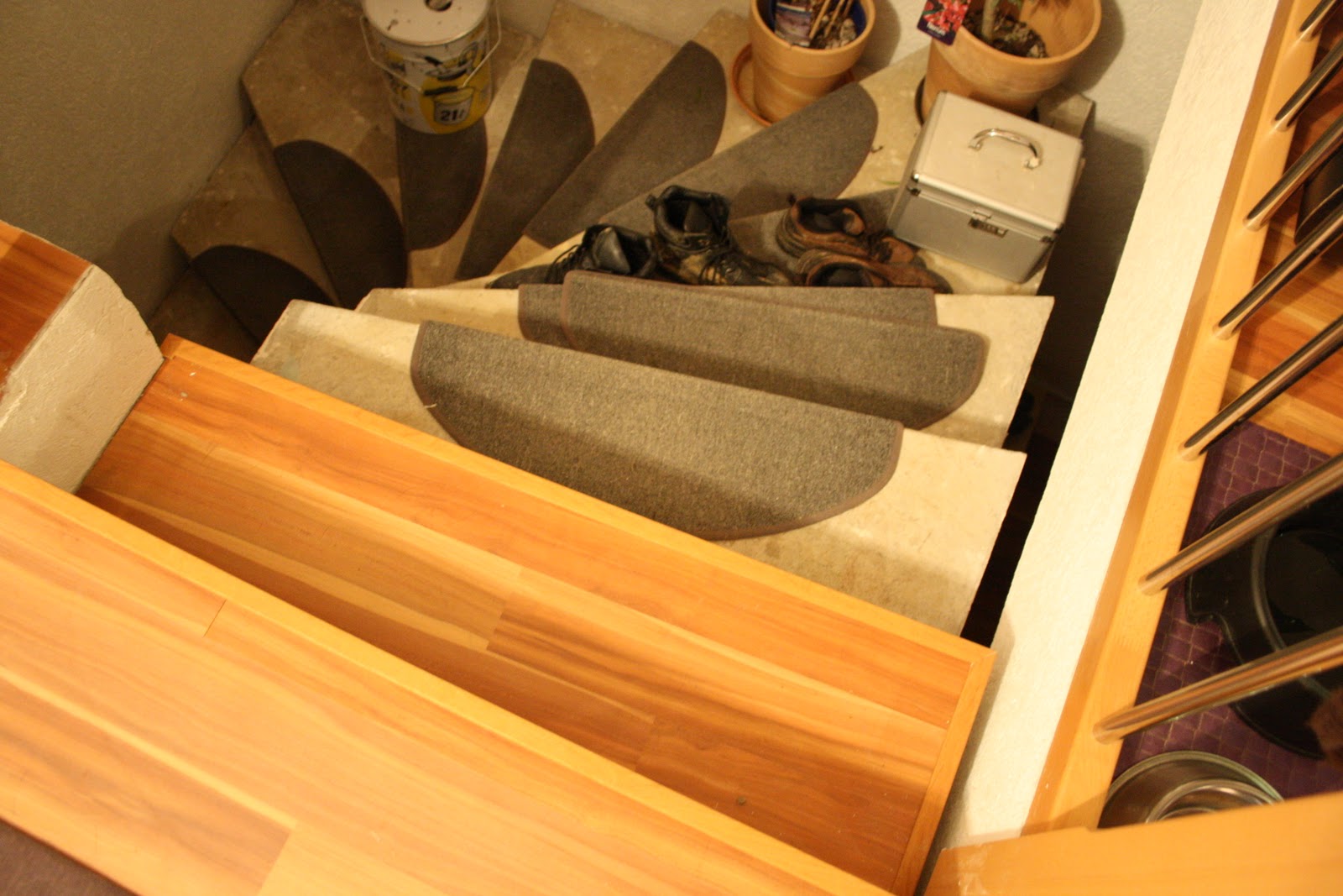 Unser liebevoller Haus- und Gartenblog: Kellertreppe mit Laminat belegen