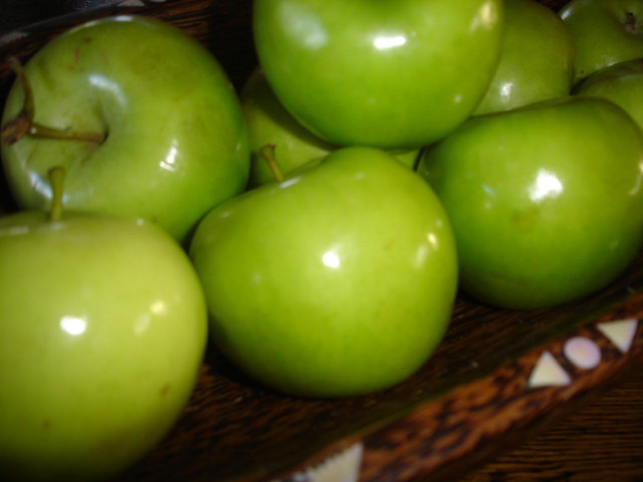 A Singaporean Uncle in Australia How to make Chinese Toffee Apples.