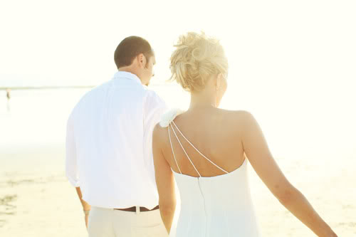 [12-beach-wedding-dress.jpg]