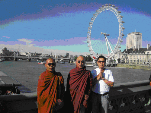 [nanika-london01.gif]