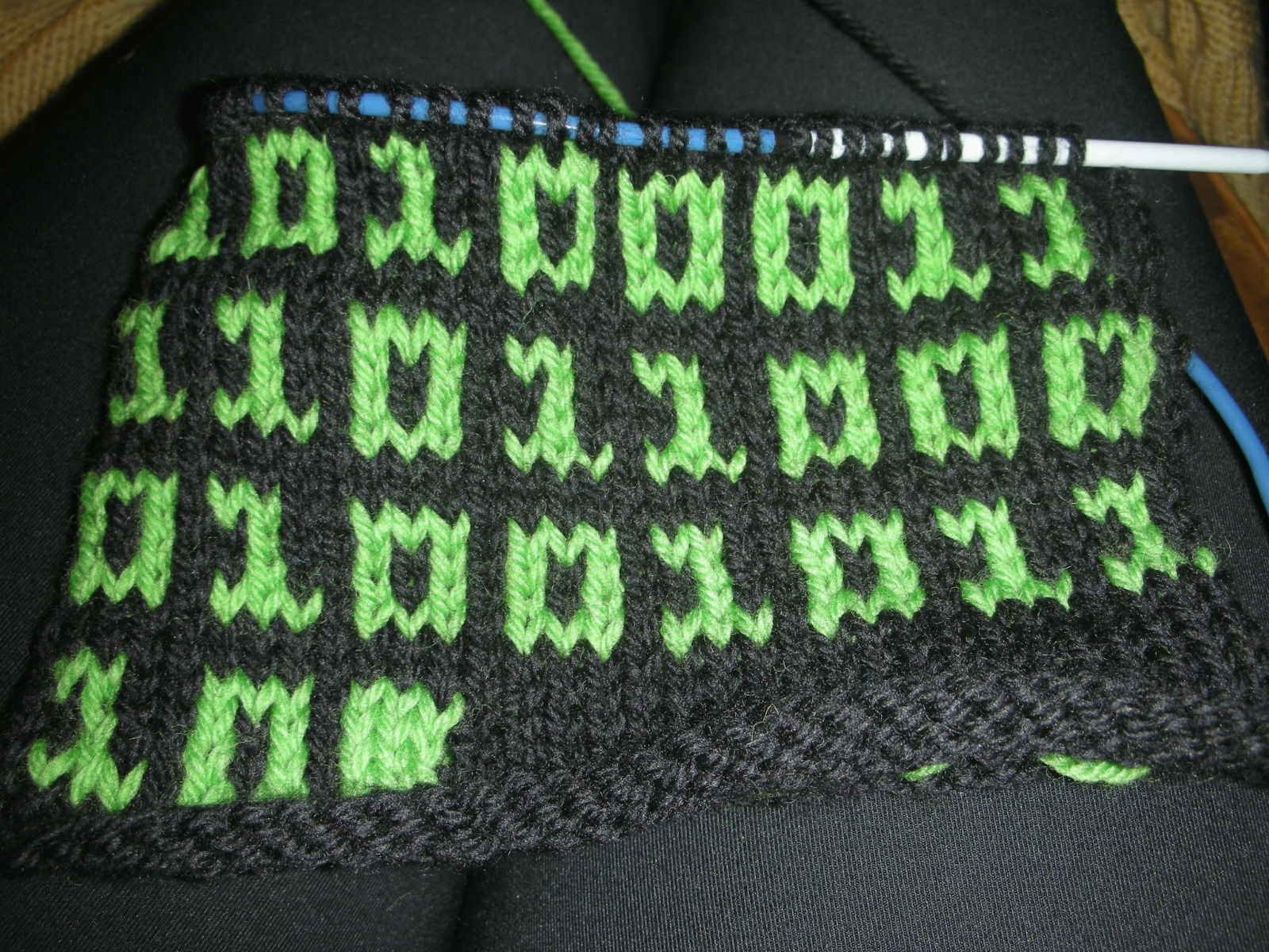 [binaryscarf.JPG]