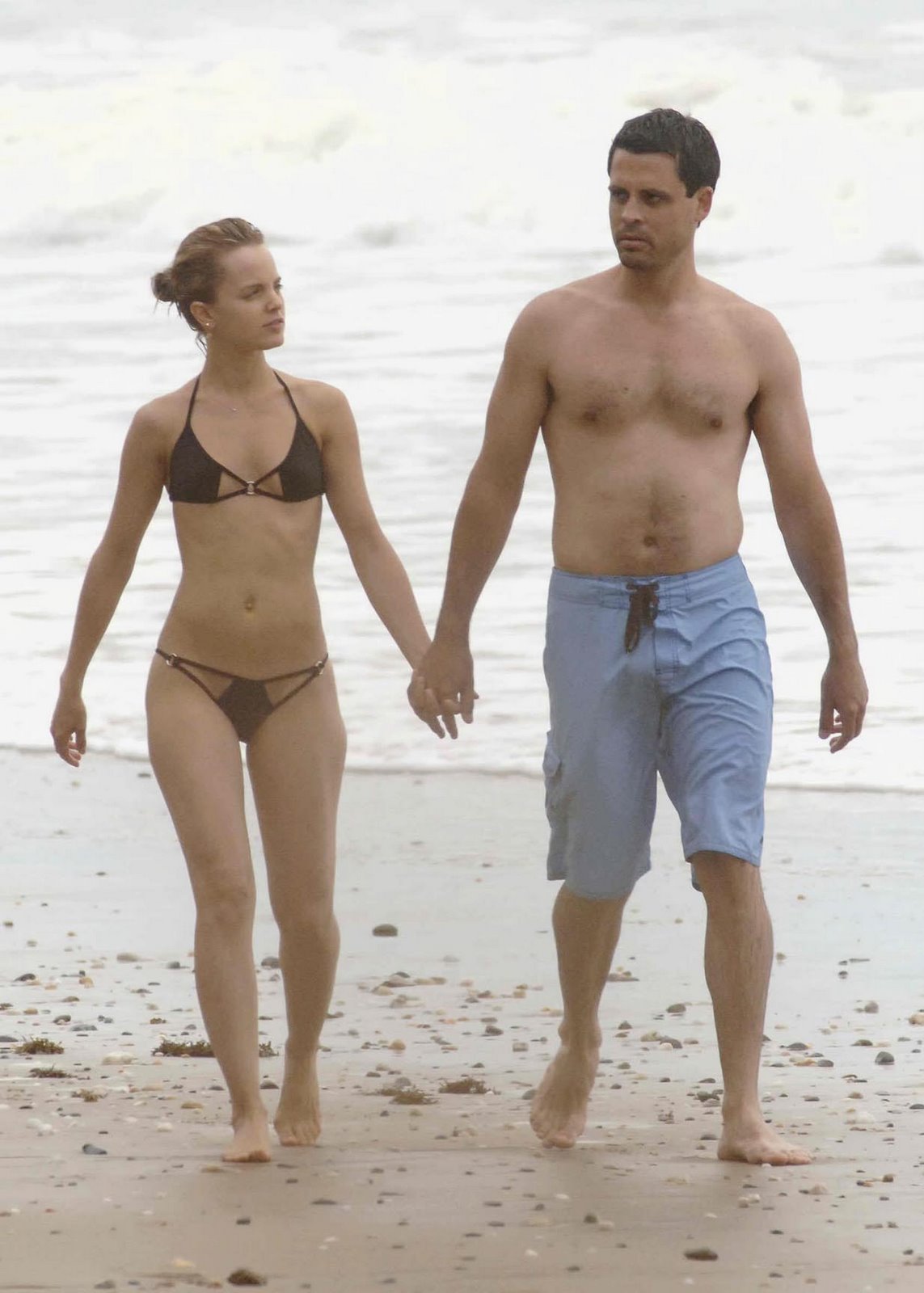 [Mena+Suvari_bikini_1.jpg]