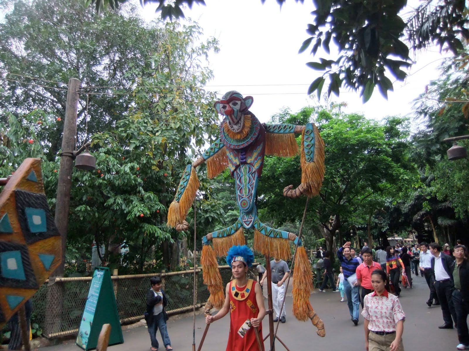 Hong Kong Disneyland Guide & Review Jungle Puppet Carnival