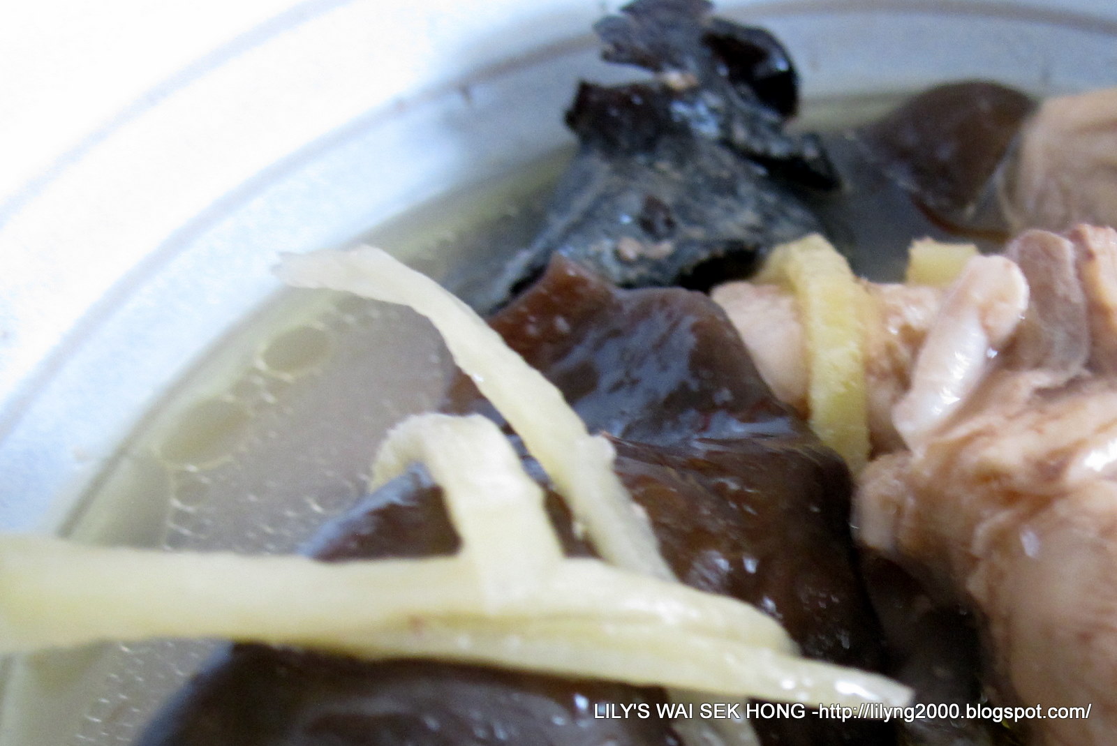 Lily's Wai Sek Hong Chicken And Wood Ear Fungus Wine Soup