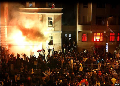 US+embassy+burning+in+Belgrade-Serbia.jpg