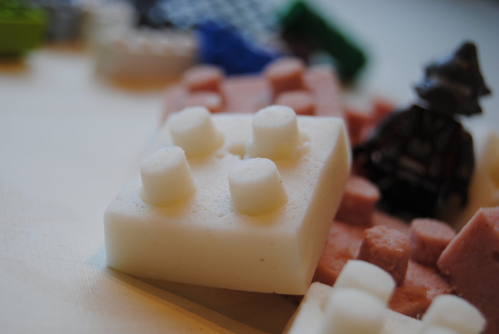 La casa de vainilla: Lego dorucak/”Lego bricks” and Warm Sandwiches