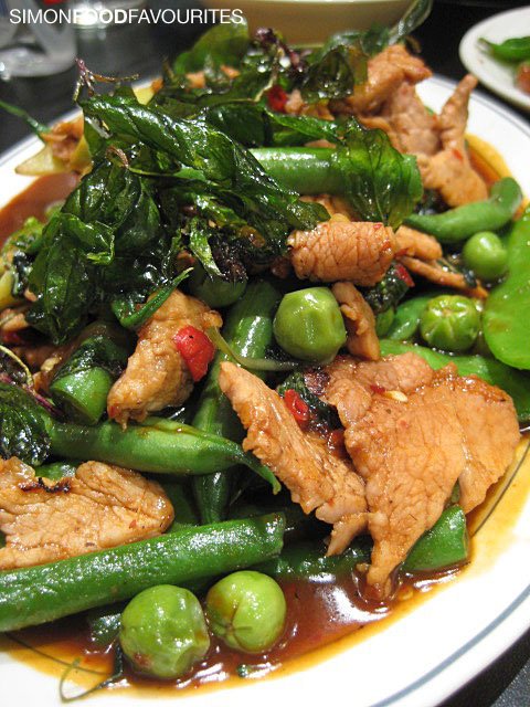 [20090703_6073-Snakebean_Pork-Stir-Fry-with-Chili,-hot-basil,-green-beans-and-thai-eggplant$19.50.jpg]