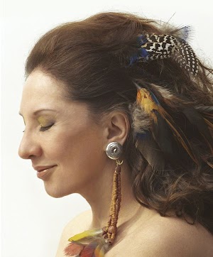 Flora Purim, interpretando Esquinas, de Djavan