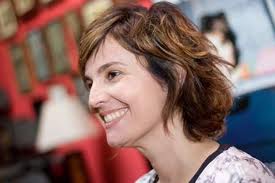 Isabella Taviani. Biografía en español. Escuchamos "Peixinho"? Ontem eu vi dentro do teu olhar...a luz que eu buscava em tanta gente mas eu nunca encontrava