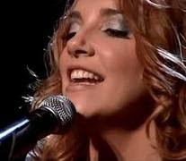 Ana Carolina. Hoje eu tô sozinha... Não sei se me levo ou se me acompanho...