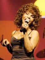 Elza Soares canta Dor de cotovelo, de Caetano Veloso. Se presenta el 7 de octubre en Buenos Aires