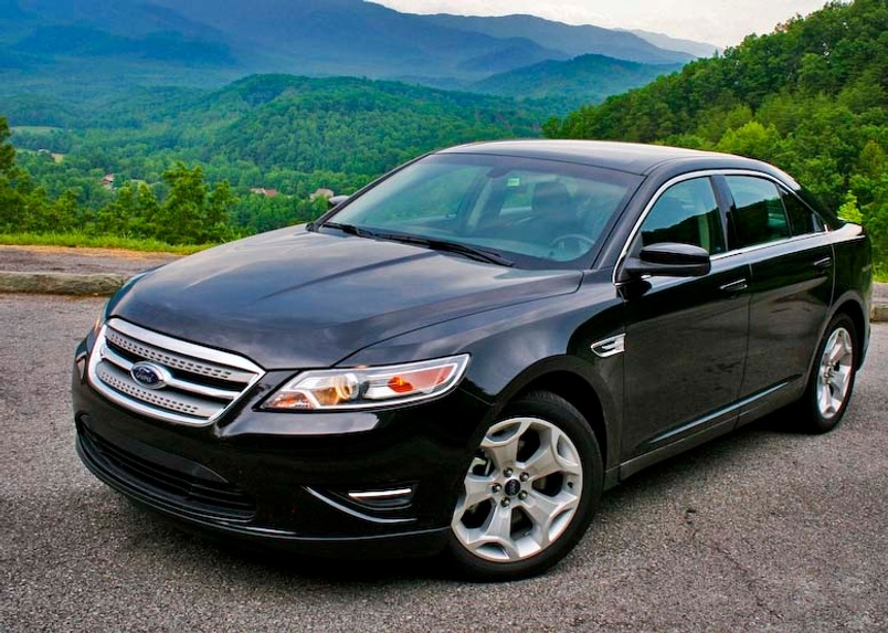 2010_Ford_Taurus.jpg