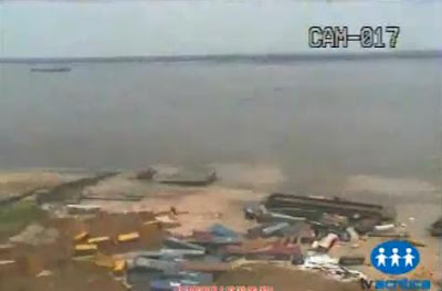 巴西 天坑 貨櫃 - 巴西 天坑吞噬貨櫃碼頭