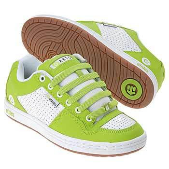 http://2.bp.blogspot.com/_Qy145J2jSXQ/SO_68vIaGwI/AAAAAAAAAVI/FuVdXTcN2Mw/s400/green-skate-shoes.jpg