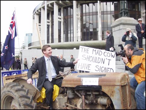 [4b8ffb57d70736463e4a.jpeg]