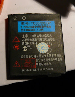 Akumulator znajdujący się we wnętrzu ładowarki Akumulator znajdujący się we wnętrzu ładowarki