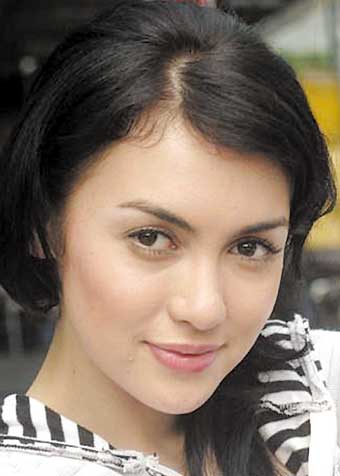 Rianti Cartwright Pengganti Bintang Lux Luna Maya | Hari ini Berita Lampung