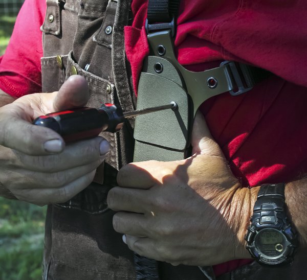 Guinea Hog Knife Shoulder Holster