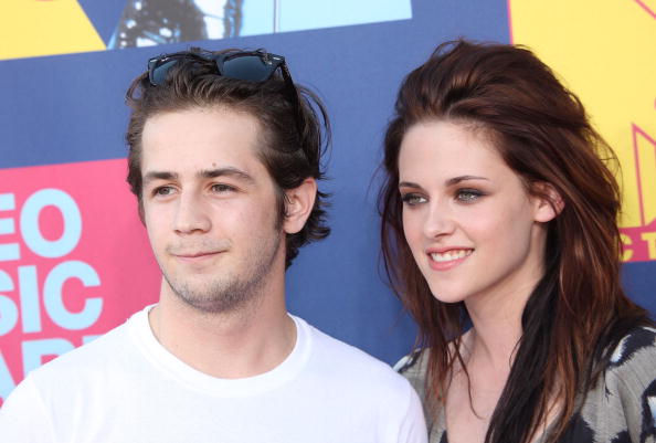 michael angarano and kristen stewart kissing. Obviously Kristen and her