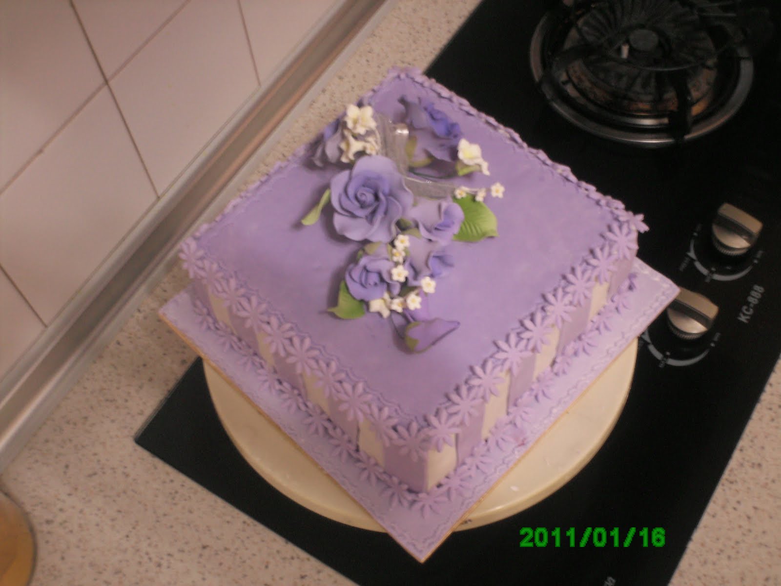 DELICIOUS CUPCAKE & CAKE: PURPLE THEME - FONDANT CAKE