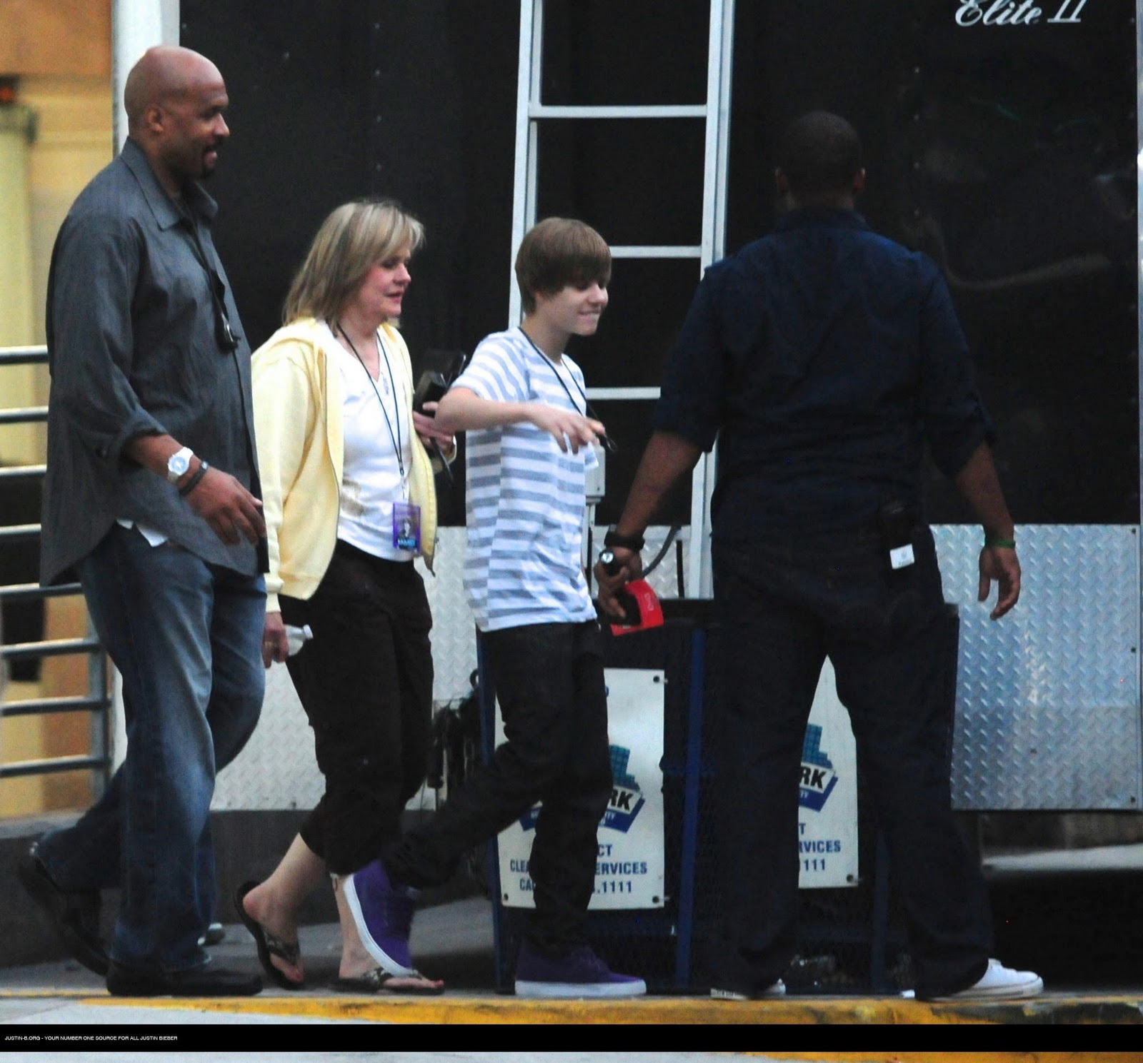 Light 'em Up! Justin Bieber's Bodyguard Arrested For Attacking Photgrapher
