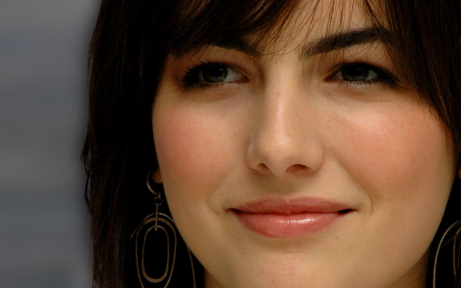 http://2.bp.blogspot.com/_R2I4TaTSXww/SgCG6iHFo9I/AAAAAAAAAMI/3jnd1KPjnLI/s1600/Widerwalls.blogspot.com_Camilla_Belle(3).jpg