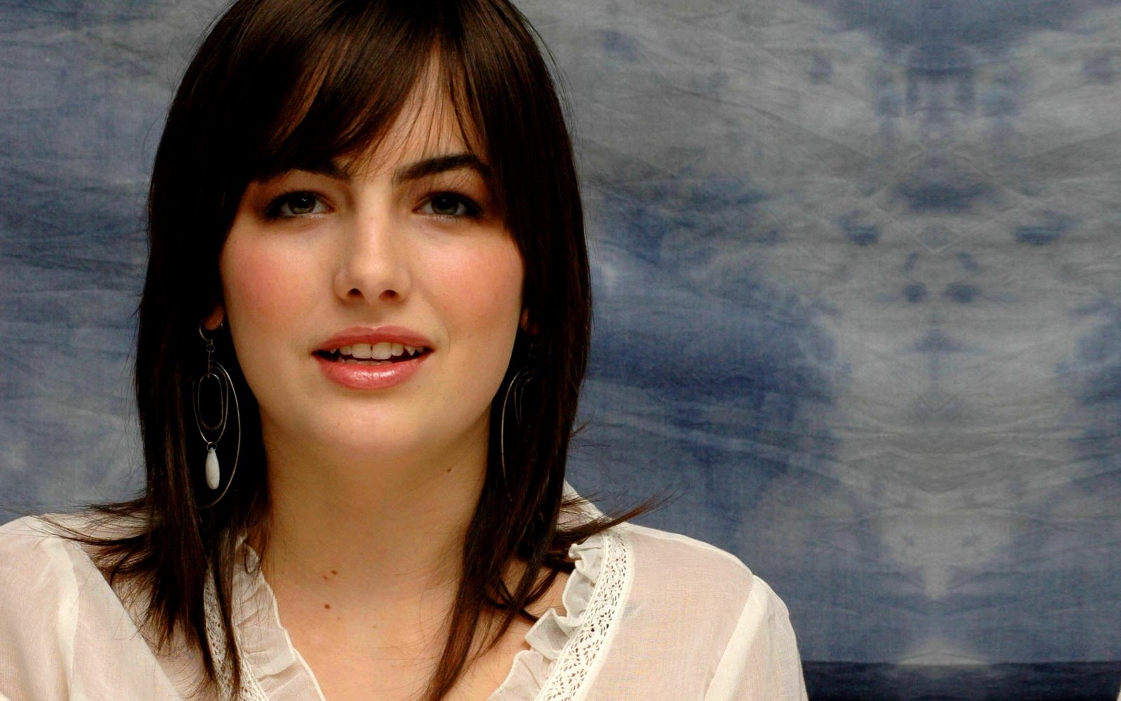 http://2.bp.blogspot.com/_R2I4TaTSXww/SgCGLPTrTfI/AAAAAAAAALw/93F2iTvNxXo/s1600/Widerwalls.blogspot.com_Camilla_Belle(6).jpg