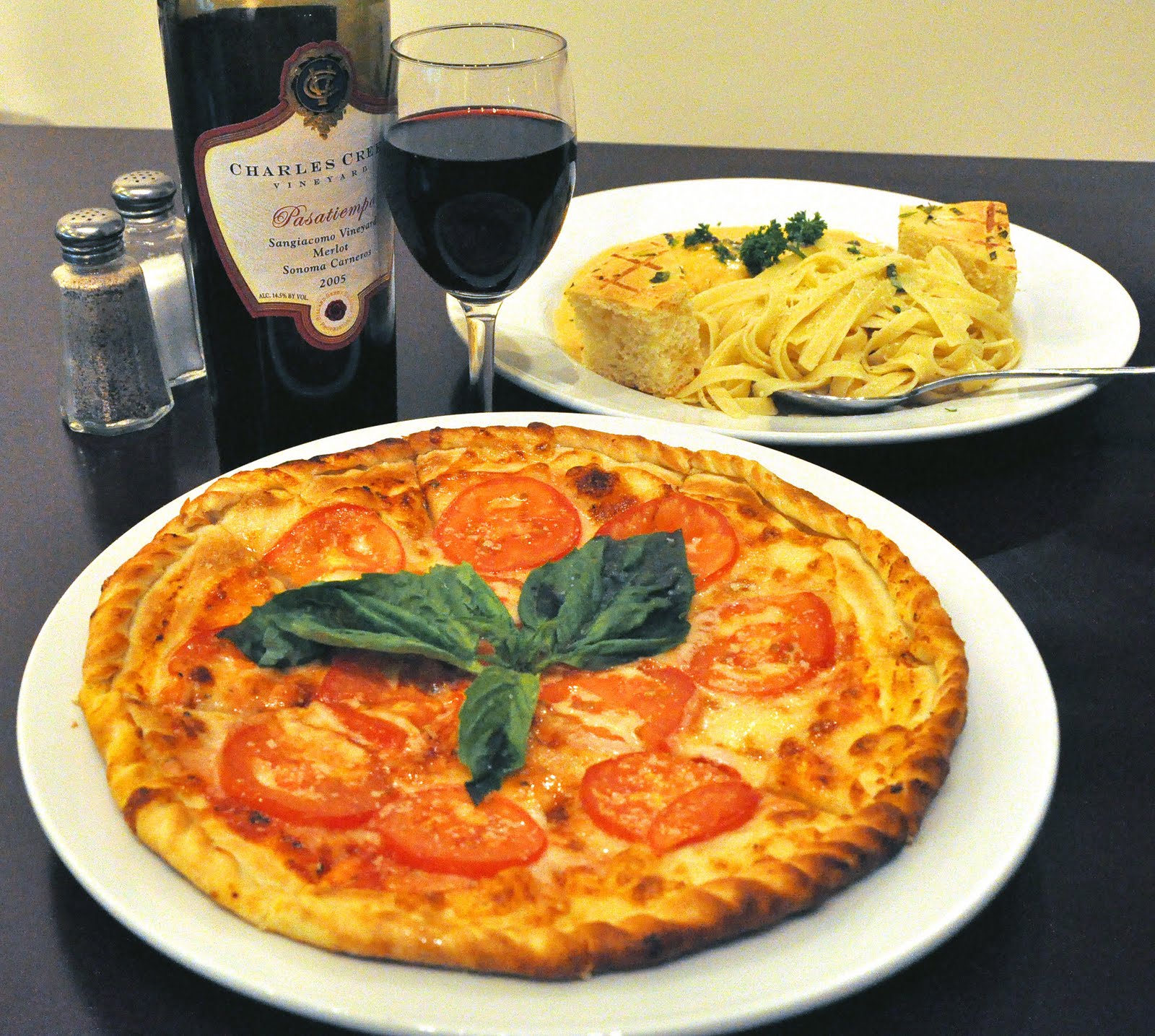 Sta Bene, Molto Bene at Pasta Bene! Art and Entertain me