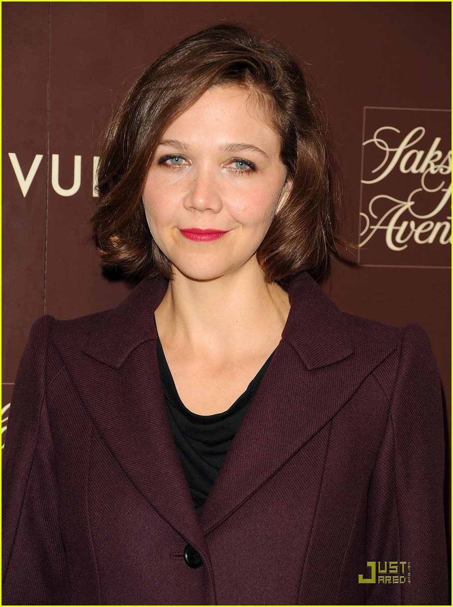 [maggie-gyllenhaal-loves-the-louis-vuitton-cruise-collection-16.jpg]