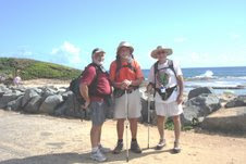 Julio, Manuel, y Pablo caminando en Loiza