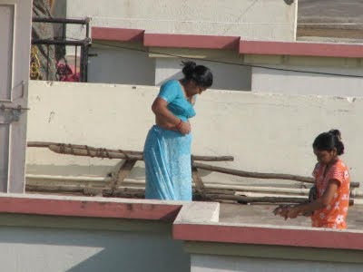 FASHION MODELS: AUNTY PALLU SLIP