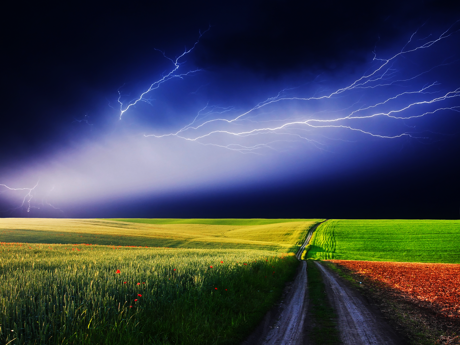 http://2.bp.blogspot.com/_RBWp1IAT0ZI/TMbuY_CaOcI/AAAAAAAAA78/NGZKSIYLSEg/s1600/blue+electrical+storm+ink_bluesky.png