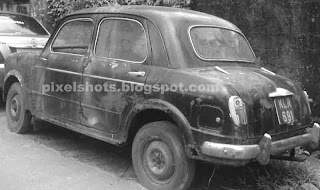 old fiat sedan of India, old Indian cars, Car perishing in Garages, unrecoverable cars, Black old fiat car, Cochin car garages, Old cars in Cochin kerala India