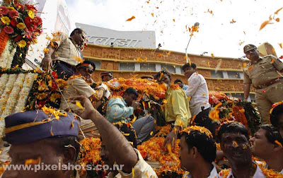 Anti Terrorist Squad chief hemant karkare funeral photograph,karkare died on the attack by terrorists on mumbai