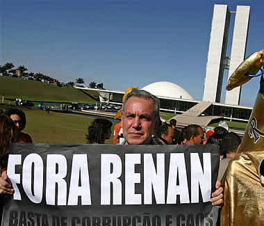 Renan: sai ou não da poltronona do Senado?