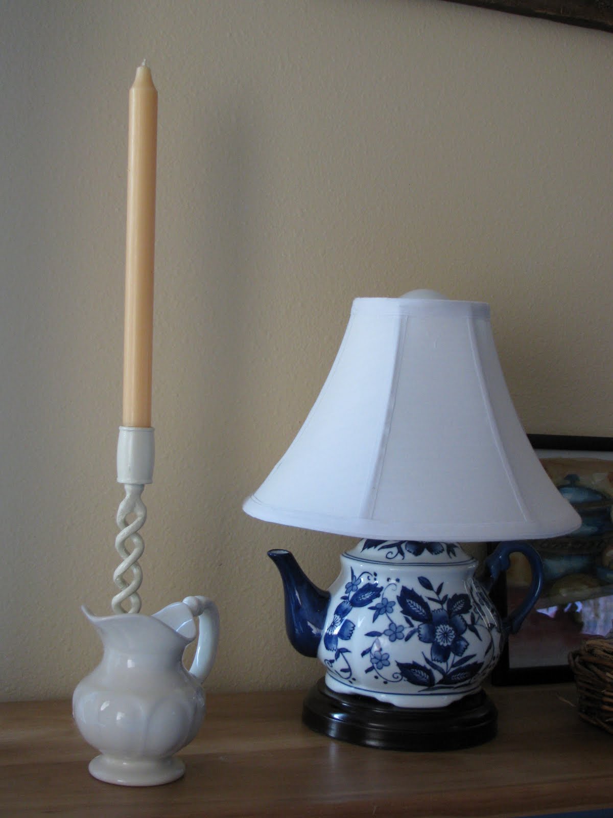 [teapot+lamp+table+008.JPG]