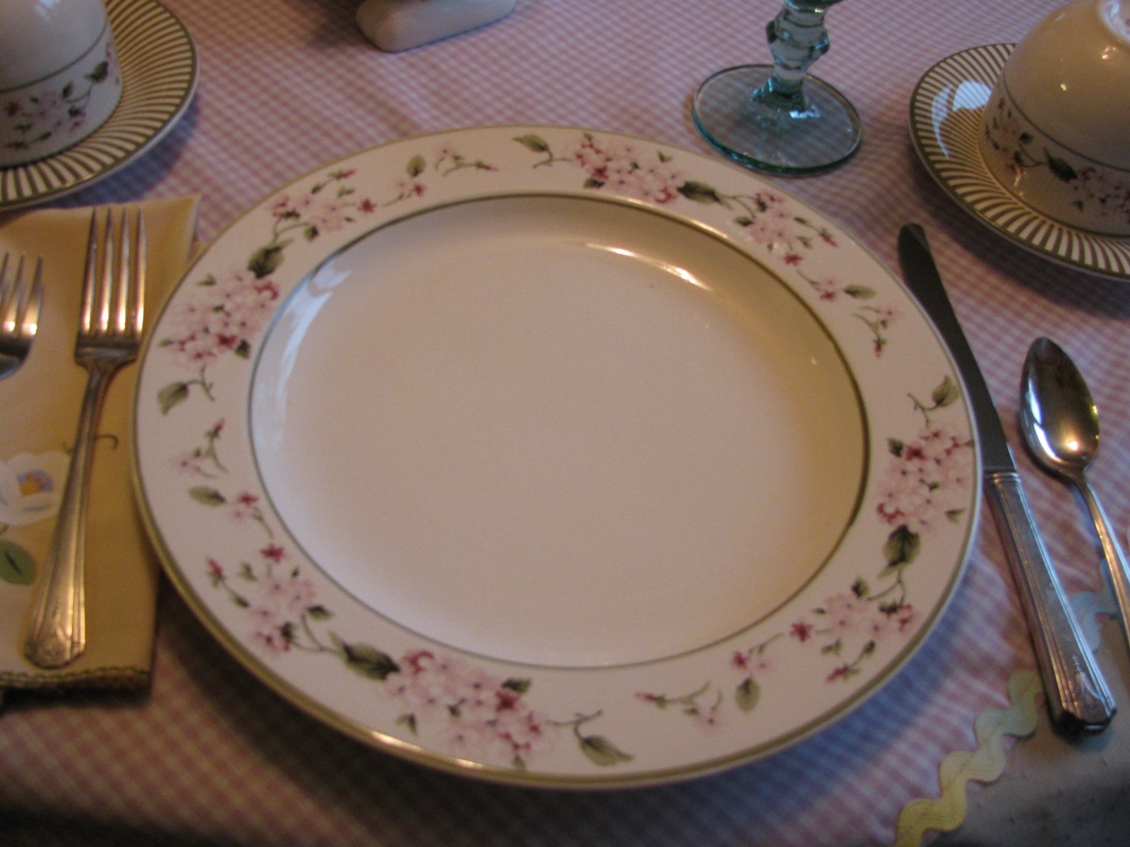 [tablescape+hydrangea+028.JPG]